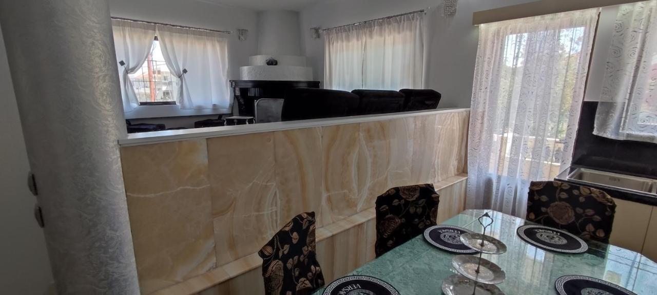 Ixian House Apartment Εξωτερικό φωτογραφία